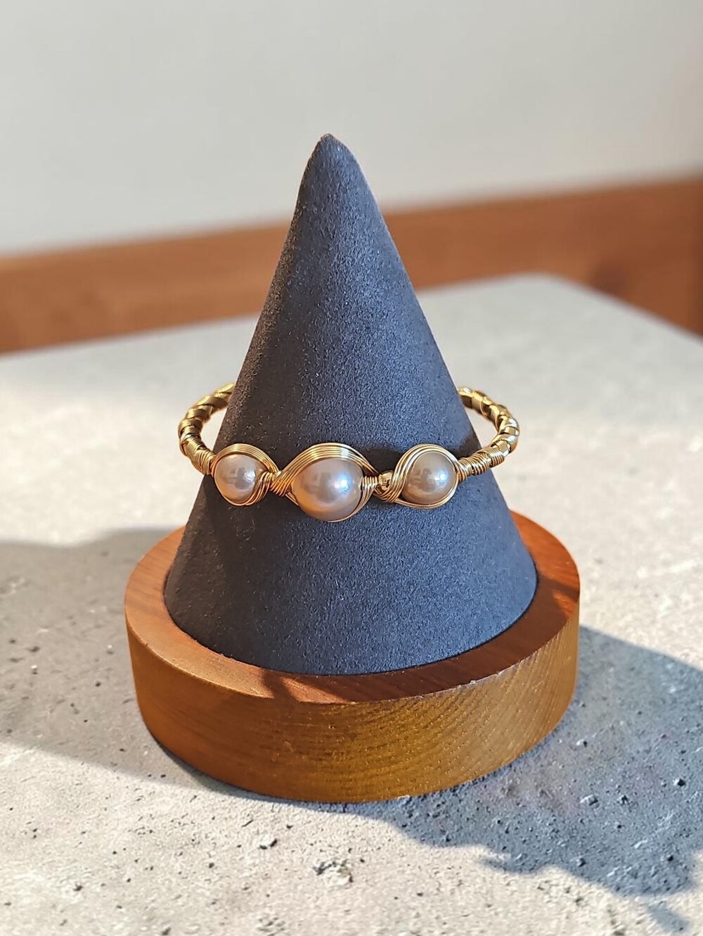 Sassified Boutique  NWT Gold Wire-Wrapped  Natural Pearl Bracelet